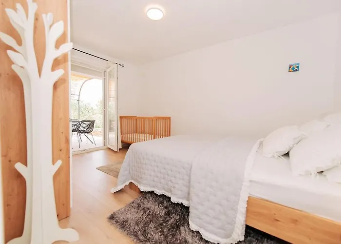 Apartman Tiha11